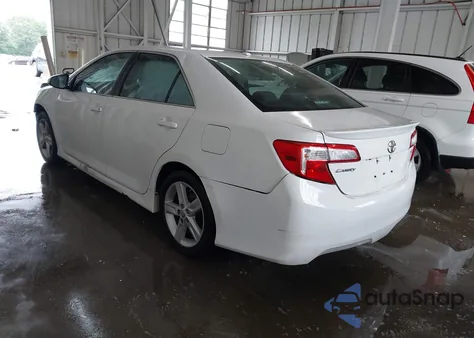 2014 Toyota Camry Se z USA, uszkodzony, nr VIN 4T1BF1FK6EU789899